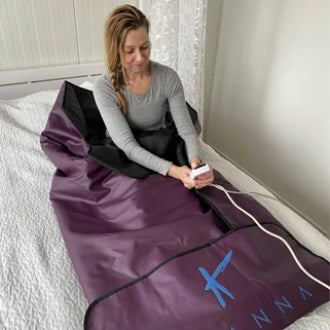 Koanna customer using the sauna blanket