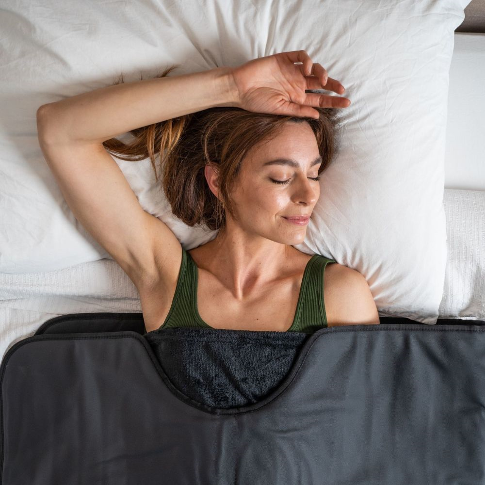 woman relaxing in her black sauna blanket